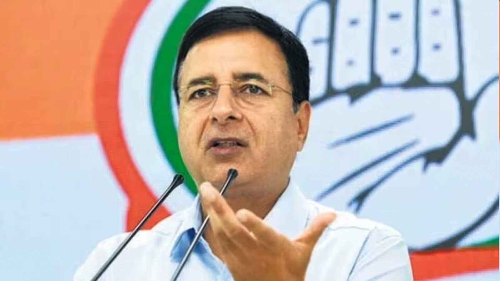Supreme Court stays execution of non-bailable warrant issued against Congress Leader Randeep Surjewala Supreme Court stays execution of non-bailable warrant issued against Congress Leader Randeep Surjewala